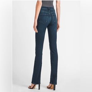 Mid Rise Dark Wash Barely Boot Jeans, Size 4. NWOT.